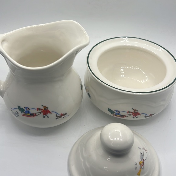 Pfaltzgraff snow village Mugs and creamer sugar Set - Picture 11 of 11